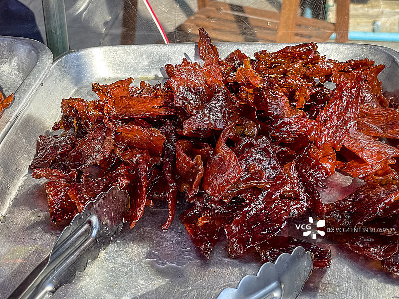 泰国流行菜肴：牛肉干和猪肉干特写图片素材