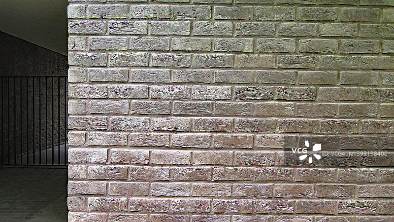 布鲁塞尔一栋建筑的空砖墙和外部入口图片素材