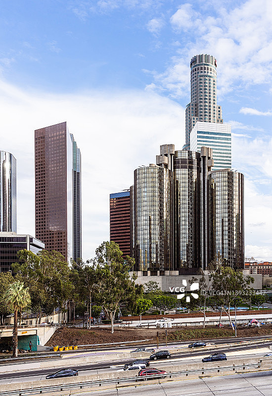 洛杉矶市中心110号公路的俯视角度图片素材