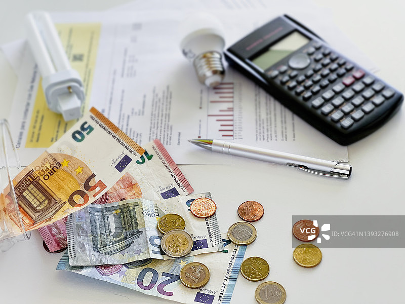 灯泡电费账单详情图片素材