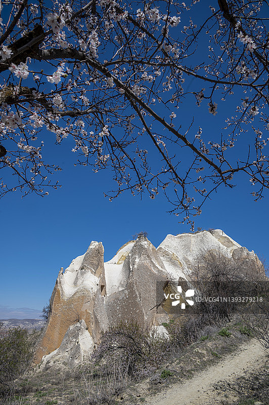 于尔居普，卡帕多奇亚的三座美峰图片素材