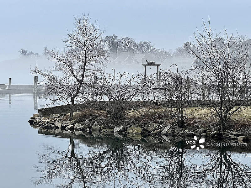 泻湖上的薄雾清晨图片素材