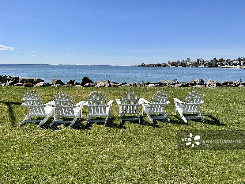 一排阿迪朗达克椅图片素材