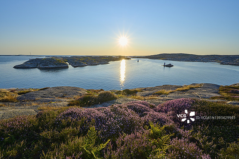 瑞典岩石海岸日落图片素材