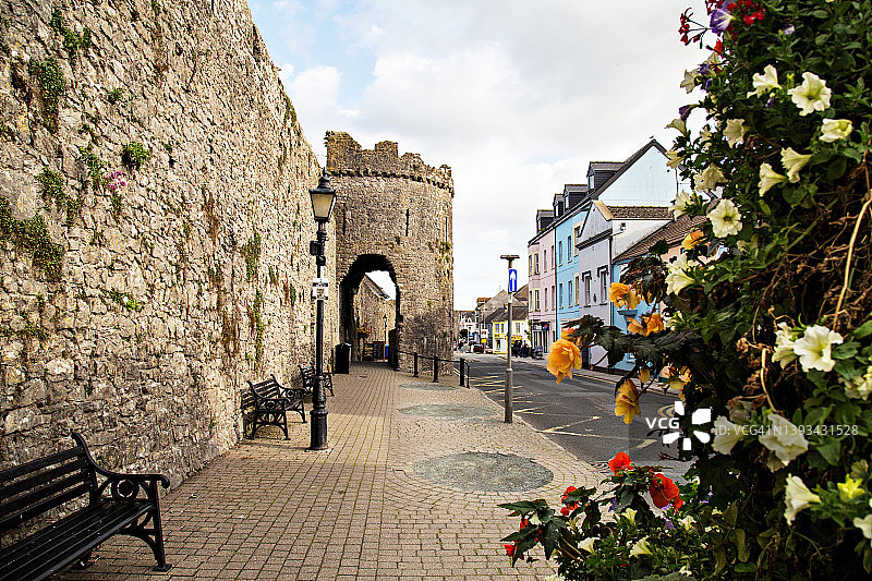 滕比城墙与花卉装饰图片素材