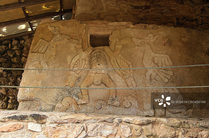 玛雅潘库库尔坎神庙石雕浮雕图片素材