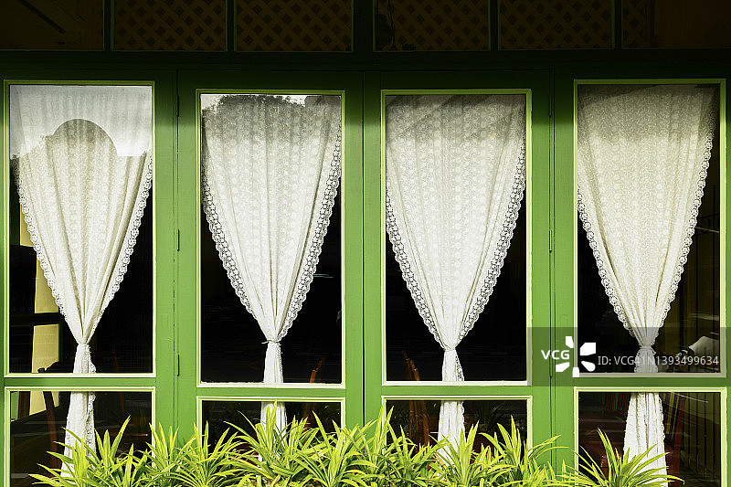 关闭的房屋窗户图片素材