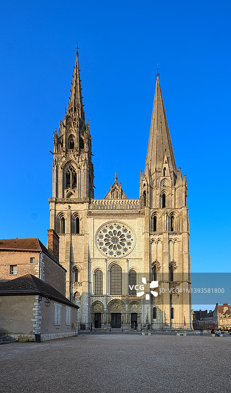 法国卢瓦尔河谷沙特尔大教堂的壮丽外观图片素材