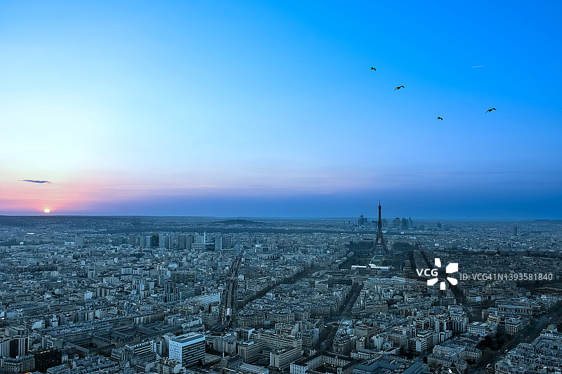 光之城巴黎天际线日落，法兰西岛图片素材