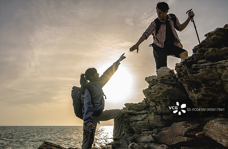 山顶上的背包客：成功者图片素材