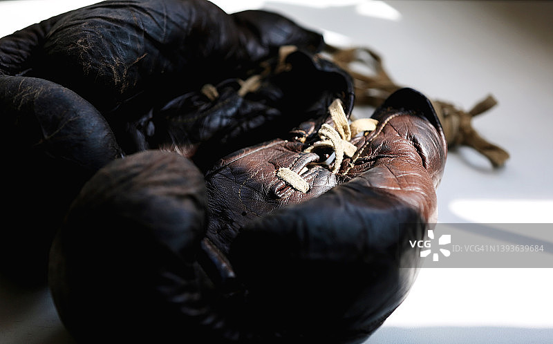 复古拳击手套体育记忆图片素材