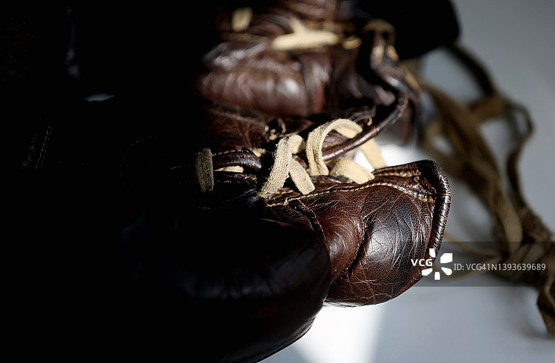 复古拳击手套体育记忆图片素材