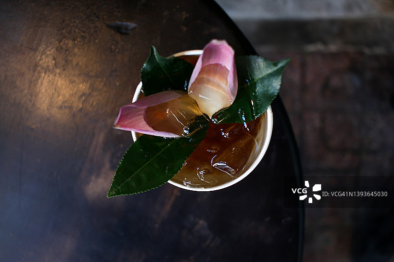 越南会安的传统草药茶图片素材