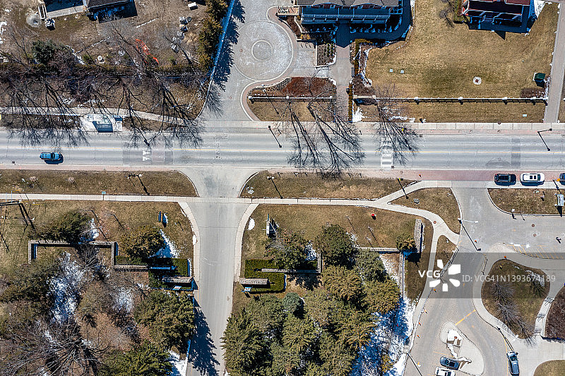 鸟瞰图克莱恩堡镇和伊斯灵顿大道，沃恩，加拿大图片素材