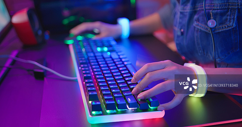 电竞RGB鼠标和键盘图片素材