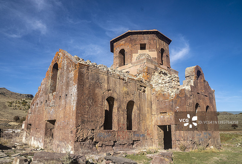 土耳其卡帕多奇亚于泽利于尔特的古老红色教堂图片素材