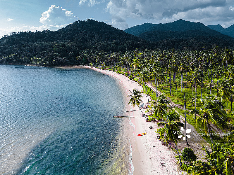 泰国象岛日落椰林沙滩航拍图片素材
