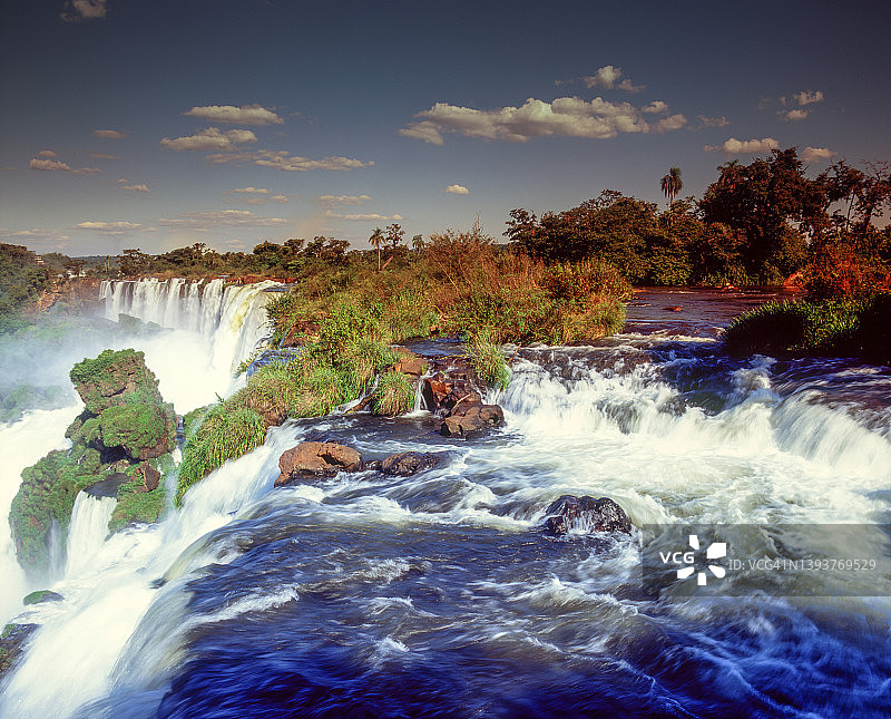 阿根廷-巴西-巴拉圭边境的伊瓜苏瀑布图片素材
