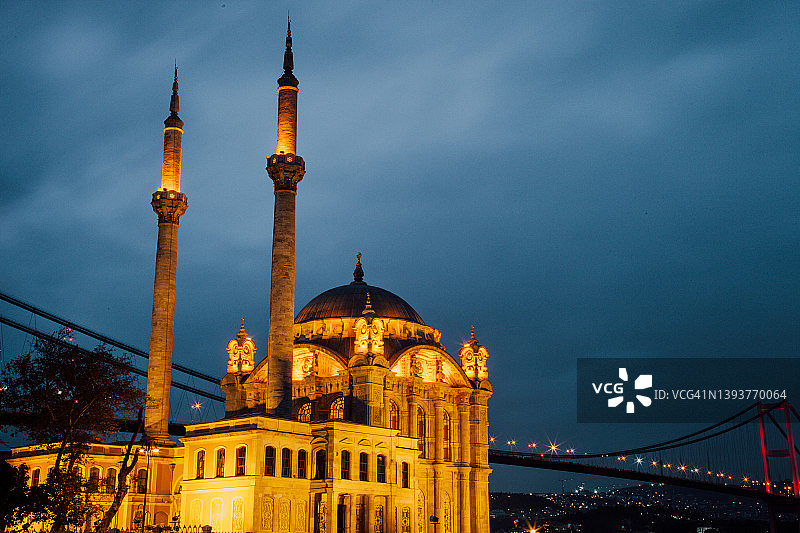 伊斯坦布尔奥尔塔科伊清真寺夜景图片素材