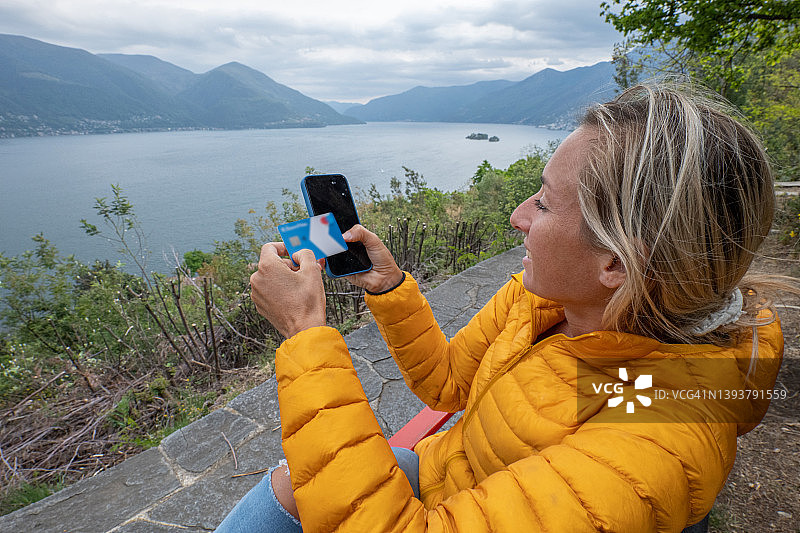 手机在线购物图片素材