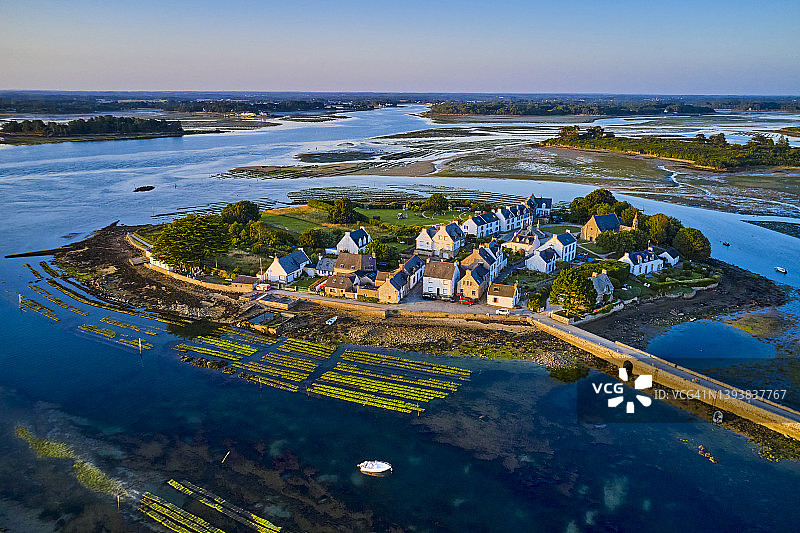 法国莫尔比昂省埃泰尔河贝尔兹圣卡多岛航拍图片素材