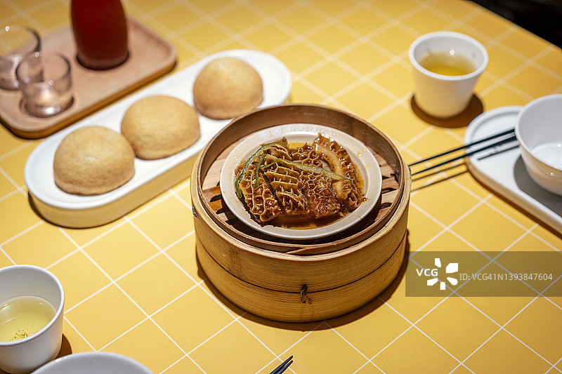 饭馆里各式点心的特写图片素材