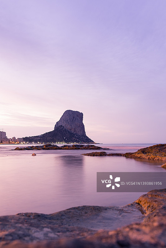从海边岩石看到的伊法克岩景色图片素材