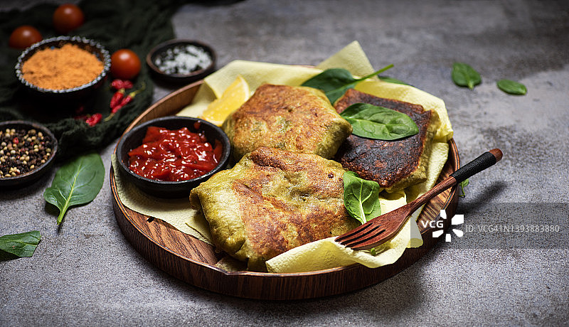 含番茄酱的墨西哥馅饼图片素材