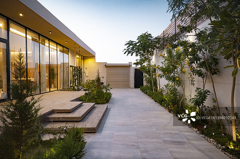 沙特阿拉伯利雅得的房屋黄昏外景图片素材