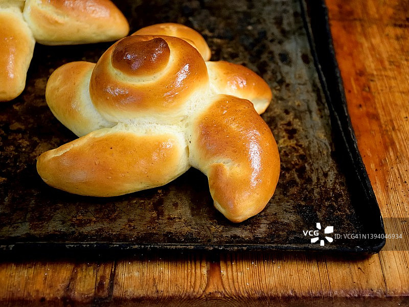 在面包店制作蛋糕图片素材