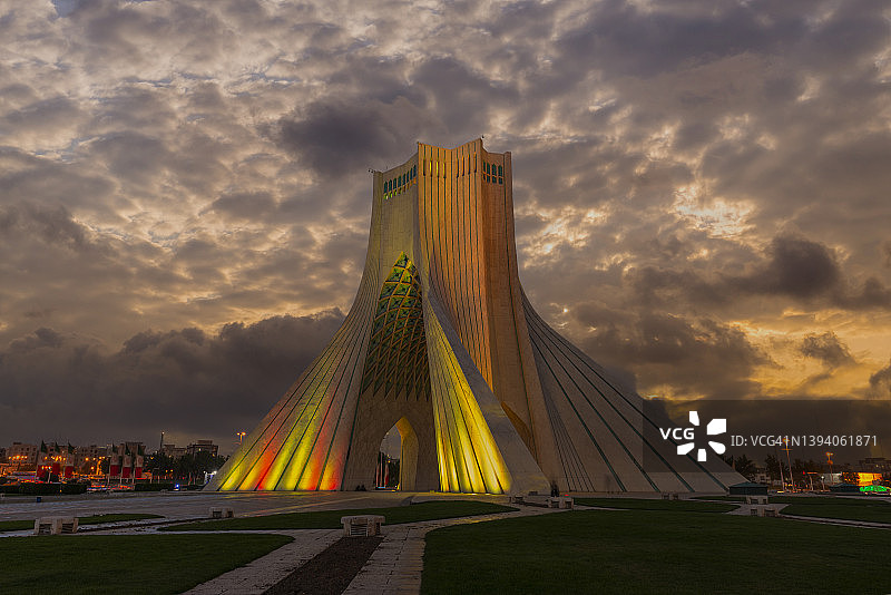 伊朗德黑兰自由纪念碑图片素材