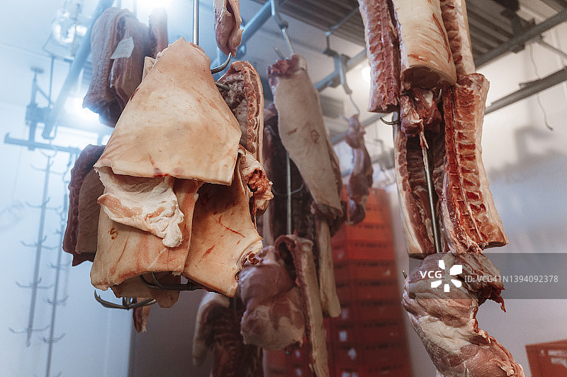 肉店的肉类储藏室图片素材