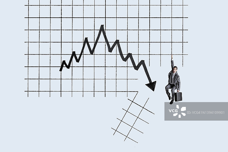 男人在熊市中奋力挣扎图片素材