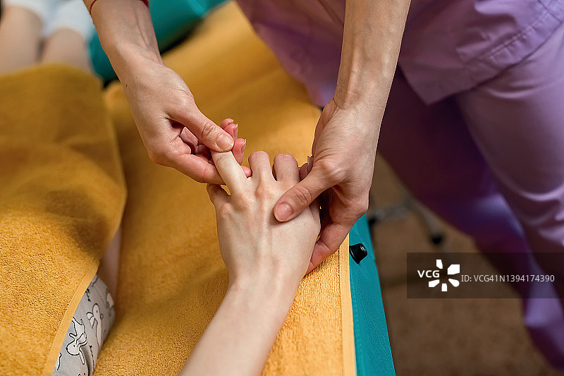 手部按摩特写图片素材