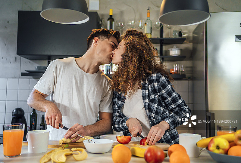 用爱与健康餐开启新的一天图片素材