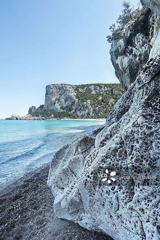 从海滩 viewing 撒丁岛卡拉卢纳景色图片素材