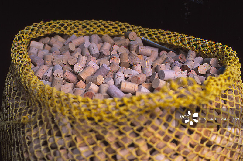 一大集装箱的生 cork 塞图片素材