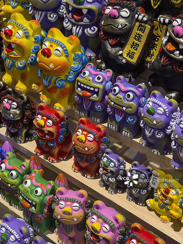 整齐排列的工艺怪物图片素材