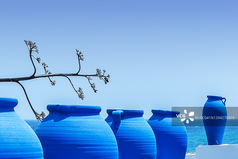 蓝色双耳细颈瓶图片素材