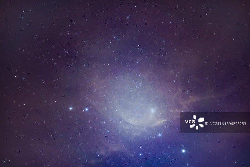 2022年春季晚上10:22在法国看到的星座图片素材