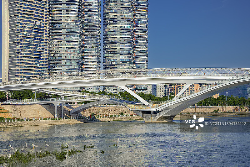 成都五斗子桥，阳光明媚的一天图片素材