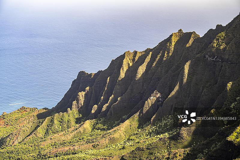 夏威夷考艾岛卡拉劳观景台眺望山谷图片素材