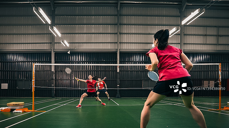 《羽毛球精神》防守转进攻图片素材