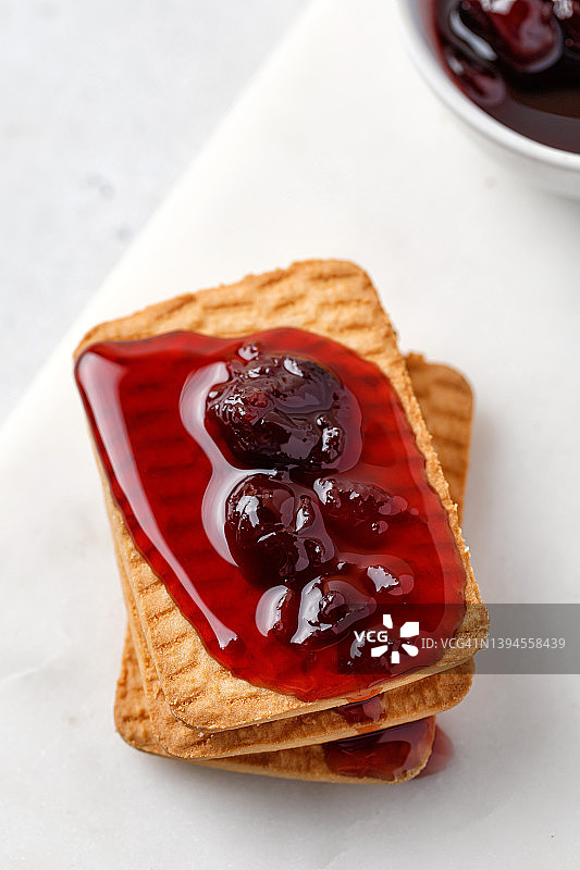 樱桃酱甜饼干特写图片素材