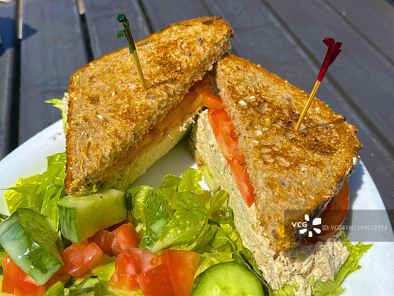 金枪鱼沙拉三明治图片素材