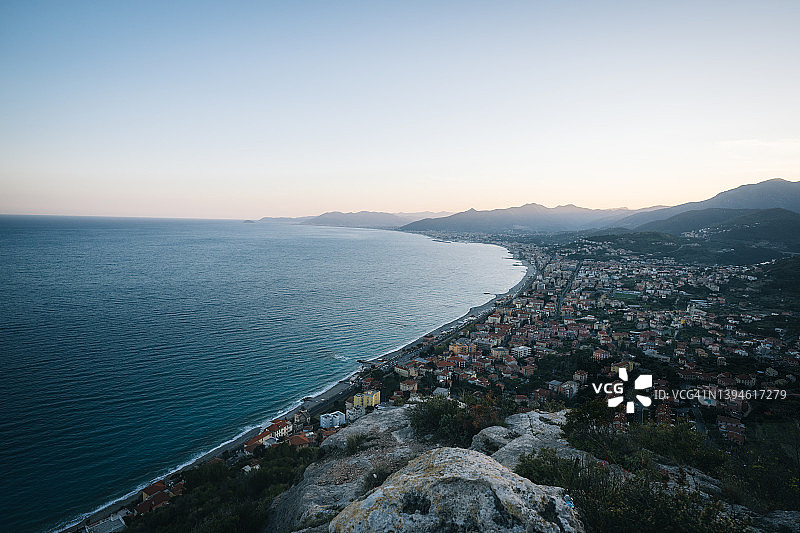 地中海海岸线日出风光图片素材