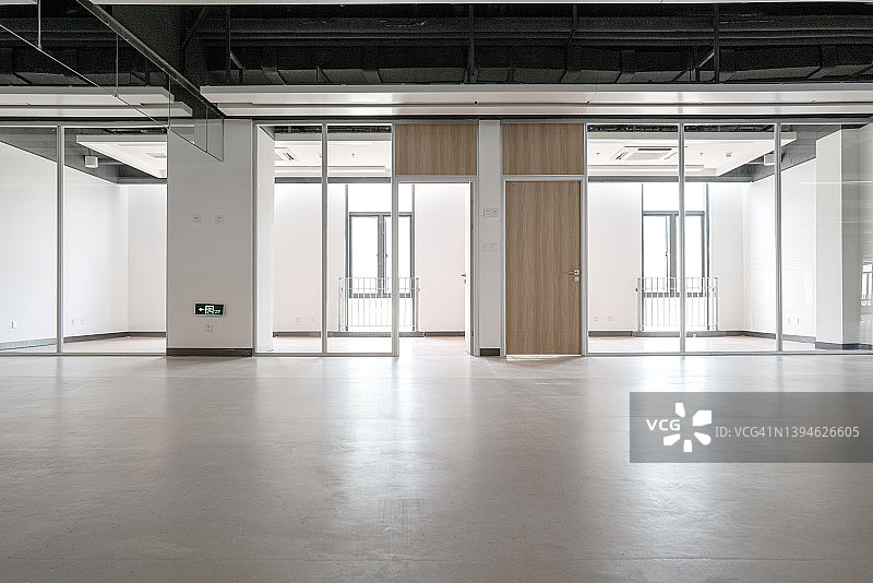 空旷的办公室图片素材