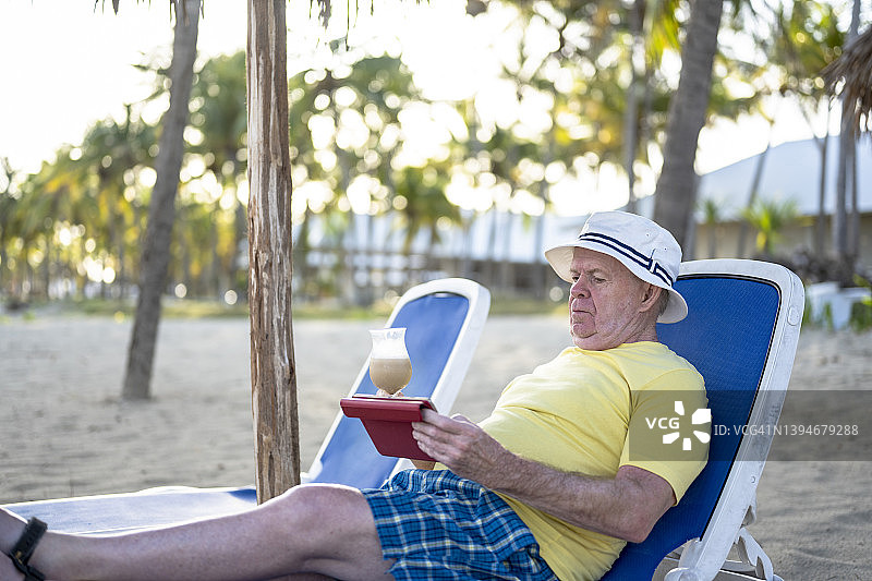 热带度假胜地的远程工作图片素材