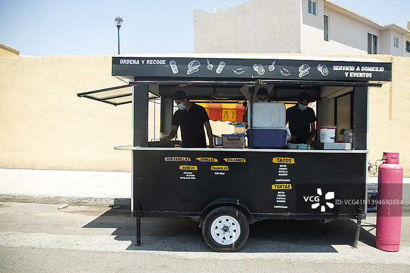 美食车：墨西哥卷饼店图片素材