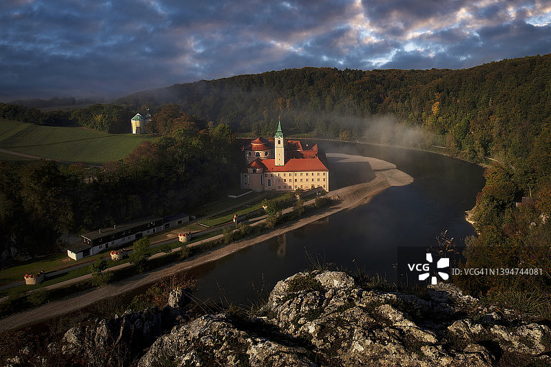 德国巴伐利亚凯尔海姆韦尔滕堡多瑙河峡谷图片素材